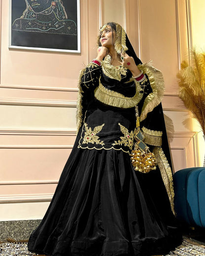 Elegant Emerald Green Embroidered  Set with Dupatta