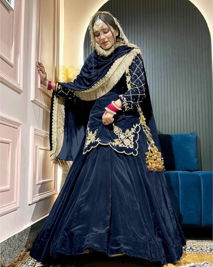 Elegant Emerald Green Embroidered  Set with Dupatta
