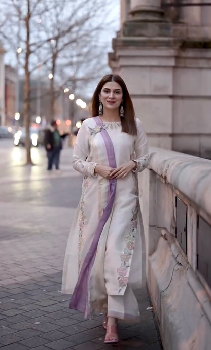 Peach Floral Embroidered Straight Suit Set with Straight Pants & Dupatta