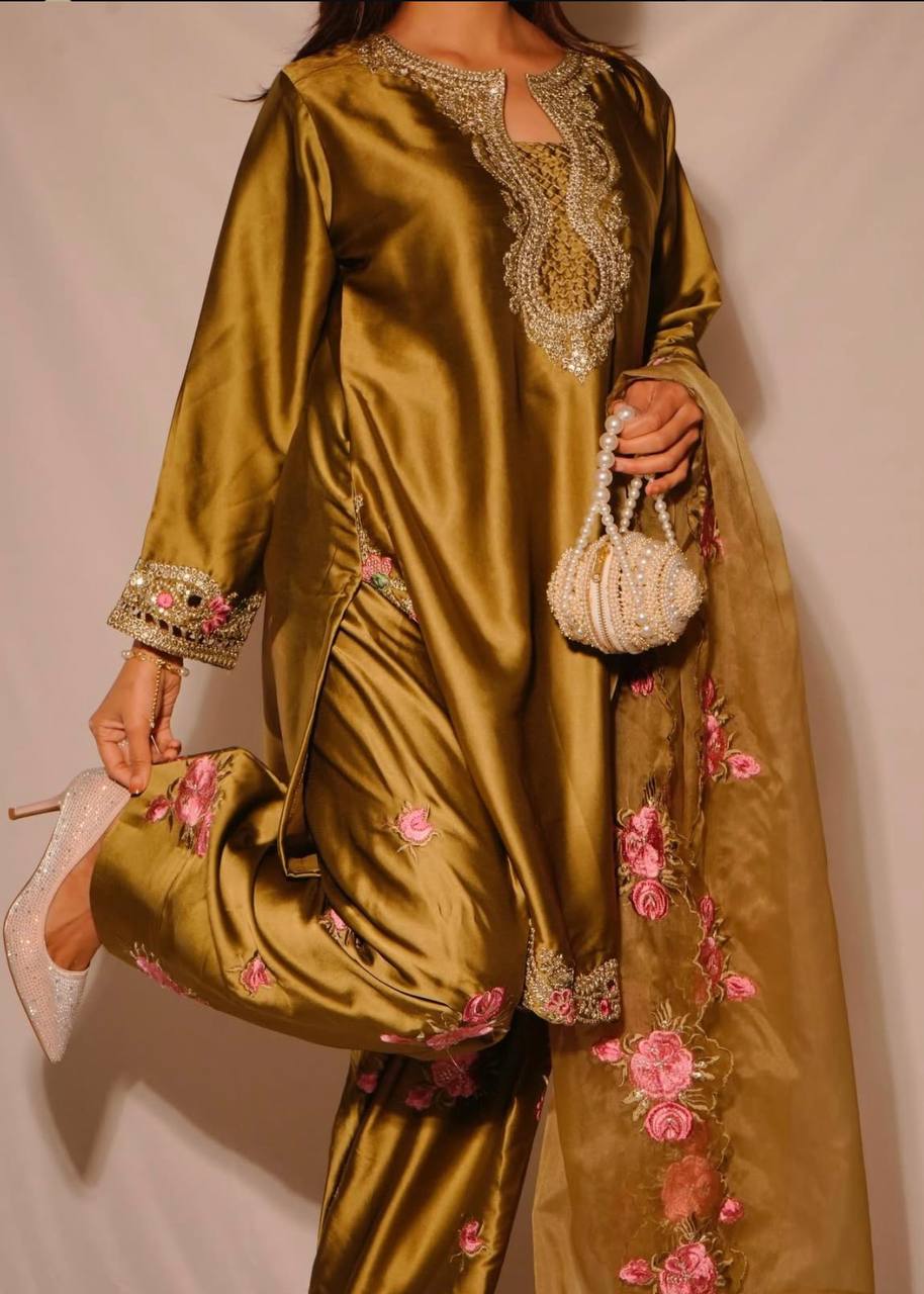 Luxury Ivory Ethnic Suit with Rose Embroidery.