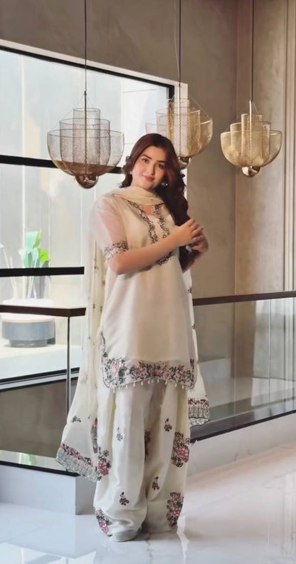 Elegant Off-White Embroidered Organza Pakistani Salwar Suit Set with Dupatta