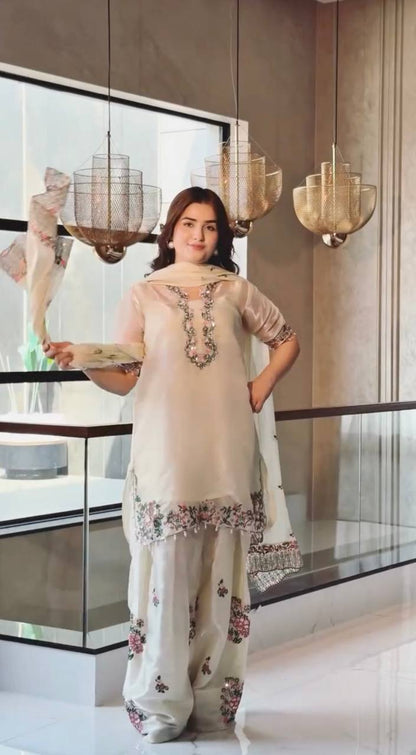 Elegant Off-White Embroidered Organza Pakistani Salwar Suit Set with Dupatta