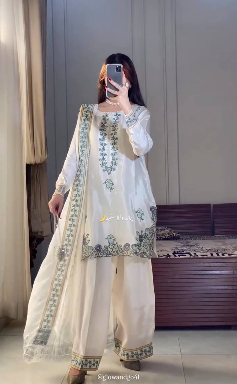 Ivory Embroidered Chanderi Silk Kurta with & Lace Detailing Ethnic Suit Set