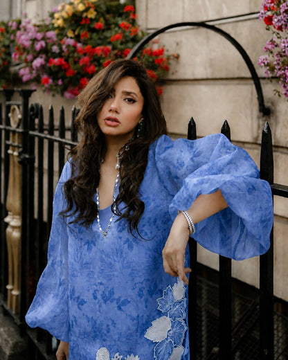 Mahira Khan Pink Floral Embroidered Straight Kurta with Plazzo Pants