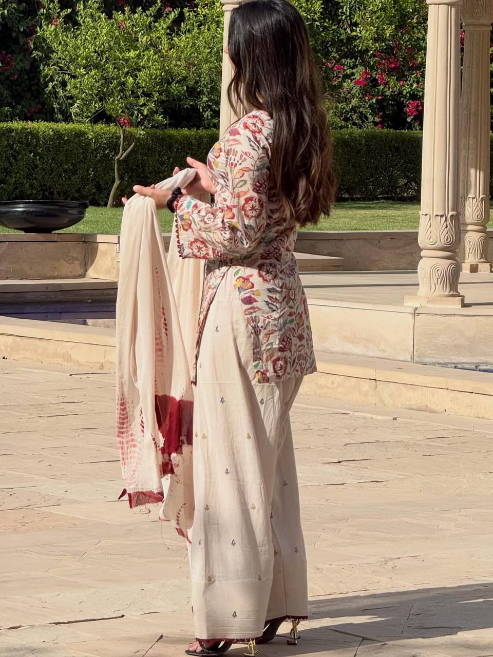 Women Off-White Floral Printed Cotton Kurta Set with Dupatta & Straight Pants