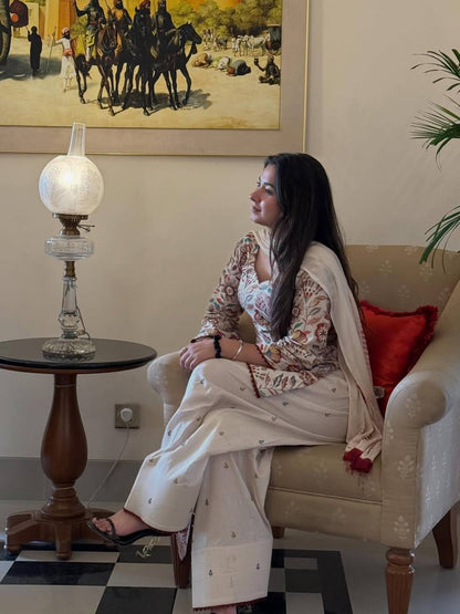 Women Off-White Floral Printed Cotton Kurta Set with Dupatta & Straight Pants