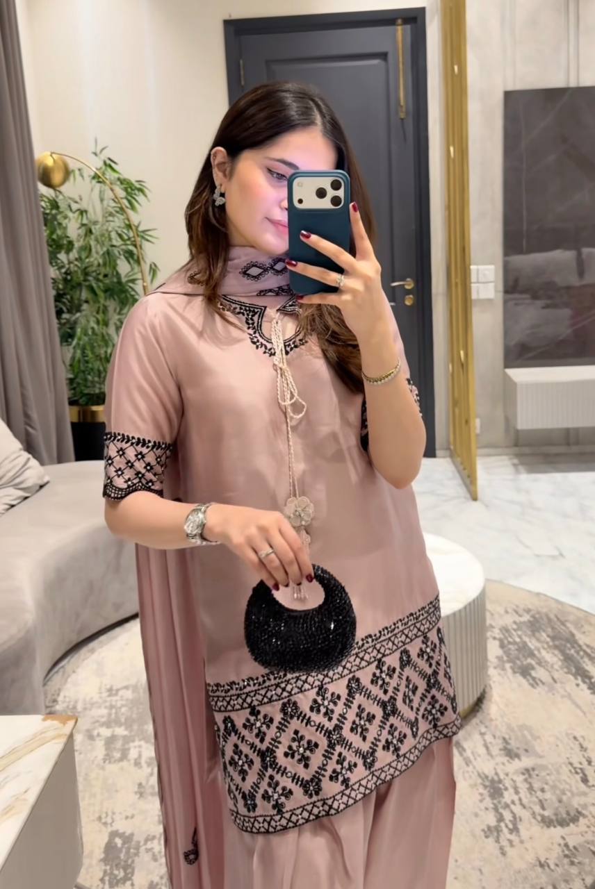 Effortlessly chic look with soft glam and neutral vibes