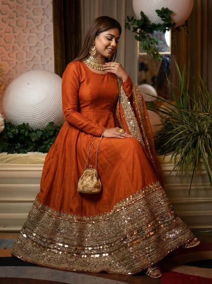 “Elegance That Speaks Without Words 🖤”