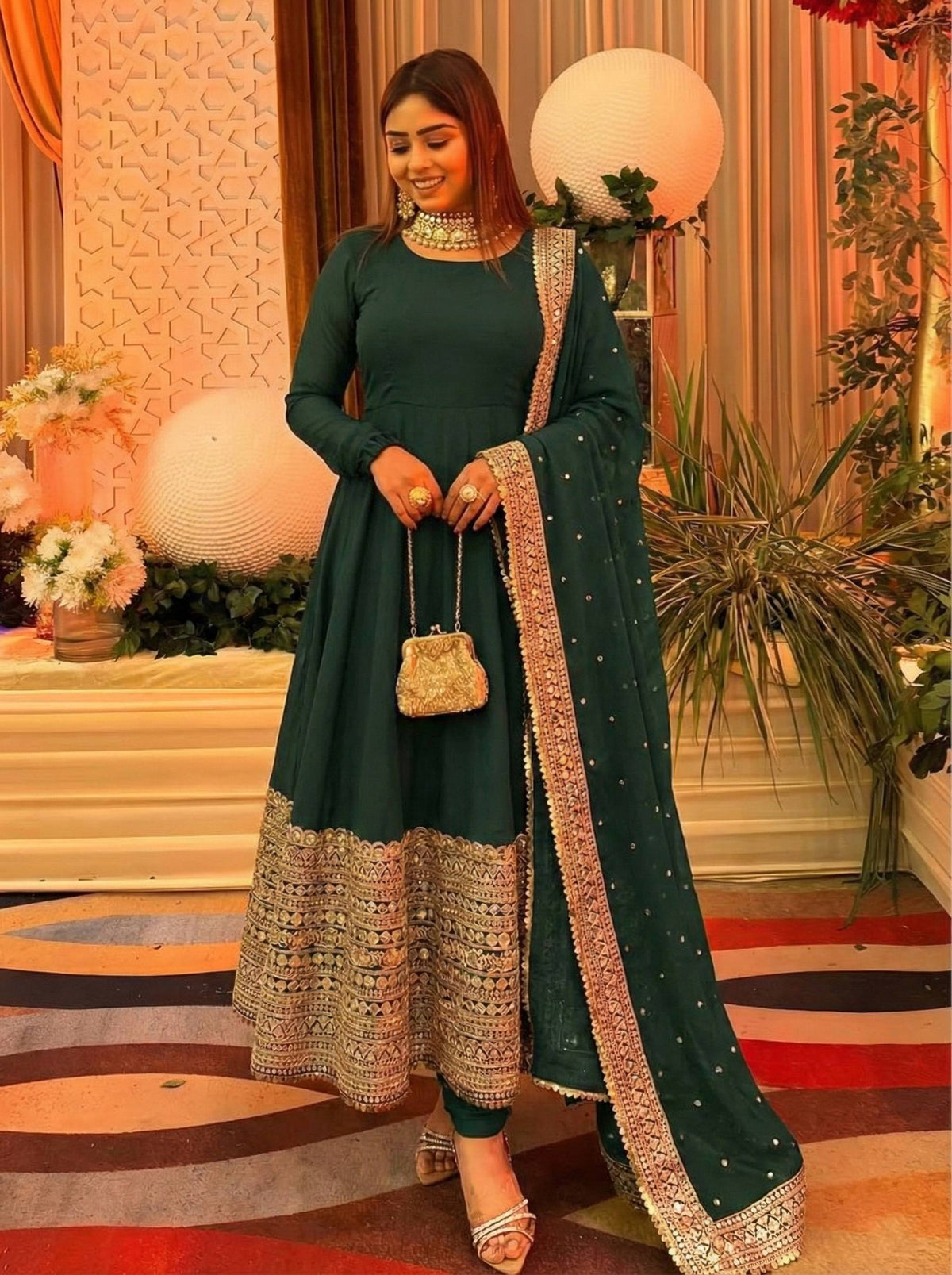 “Elegance That Speaks Without Words 🖤”