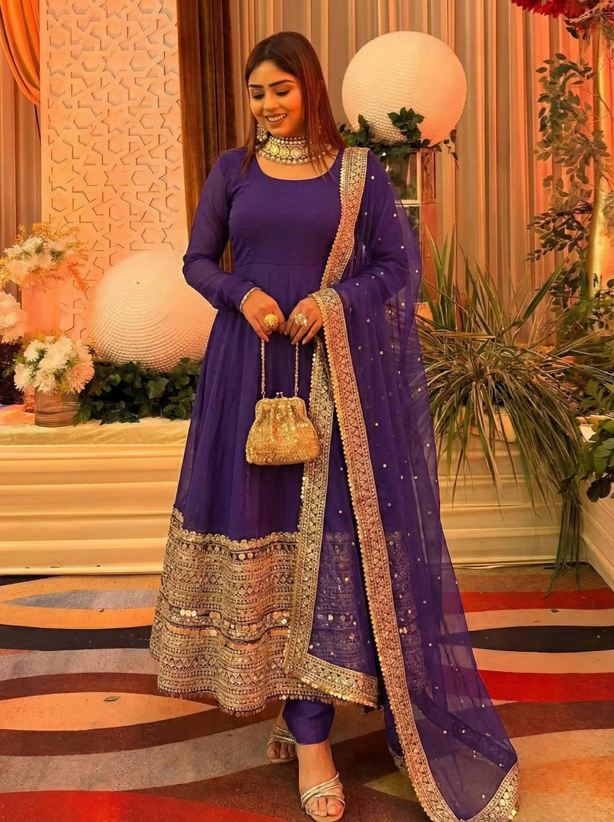 “Elegance That Speaks Without Words 🖤”