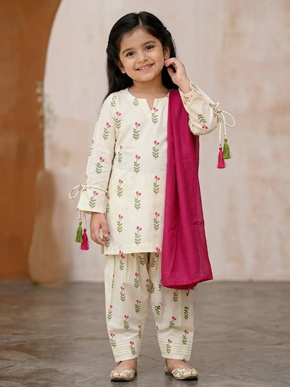 Girls’ Off-White Floral Printed Suit Set |