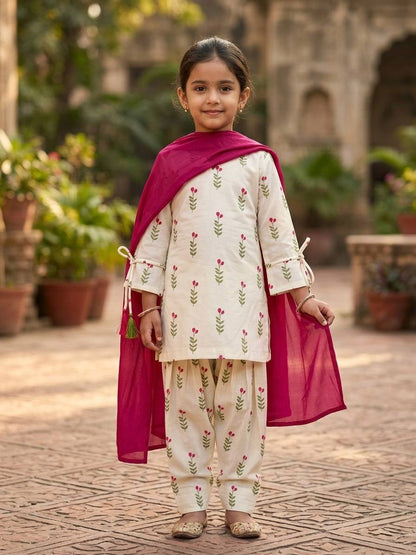 Girls’ Off-White Floral Printed Suit Set |