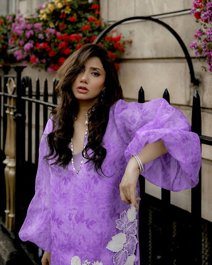 Mahira Khan Pink Floral Embroidered Straight Kurta with Plazzo Pants